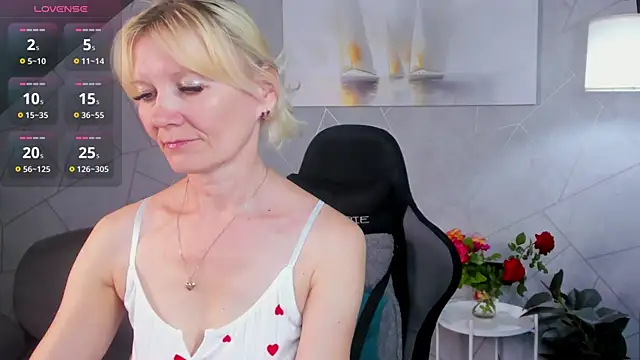 Julie Lucas online show from July 9, 12:46 am