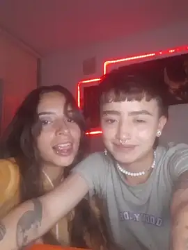 AlexxaAndRileyy online show from February 1, 10:52 pm