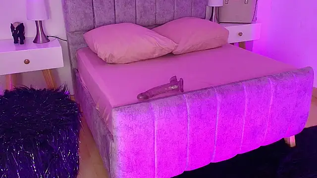 Lucy Carson  online show from February 11, 4:03 am