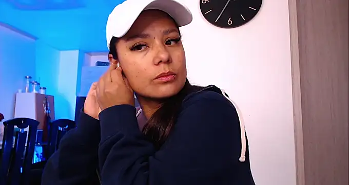 Pretty  Milf online show from February 16, 2:28 pm