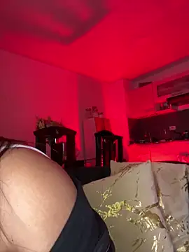 Pretty  Milf online show from April 29, 1:25 pm