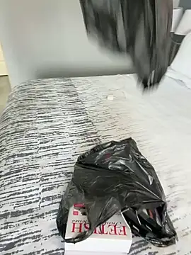 tastemecaroline online show from April 27, 11:46 pm