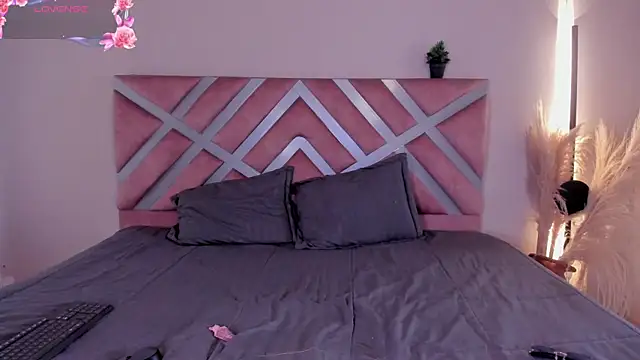 ella  olmos online show from August 5, 2:56 pm