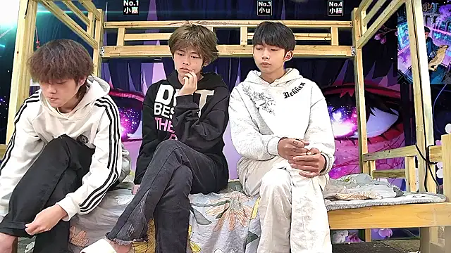 xiaohuangren01 online show from March 18, 1:10 am