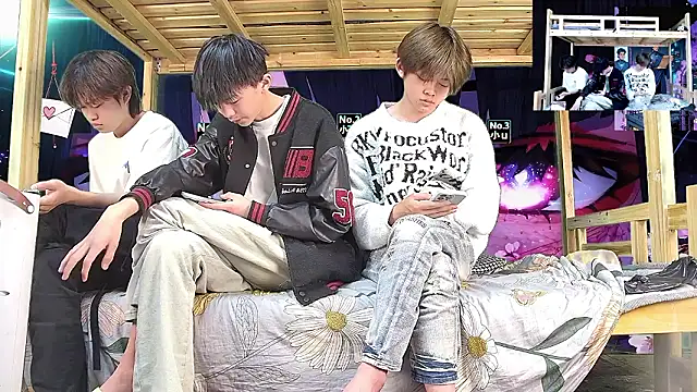 xiaohuangren01 online show from March 8, 2:59 am