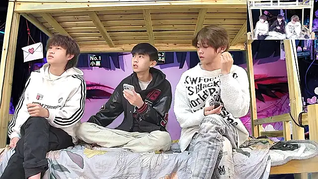 xiaohuangren01 online show from March 10, 4:05 am