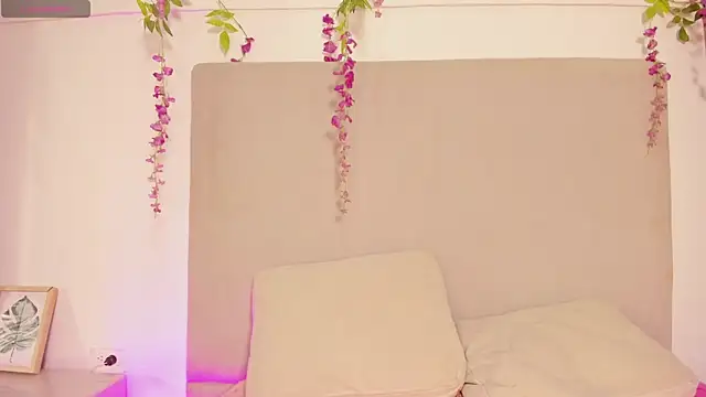 chloe peach  online show from July 31, 12:55 am