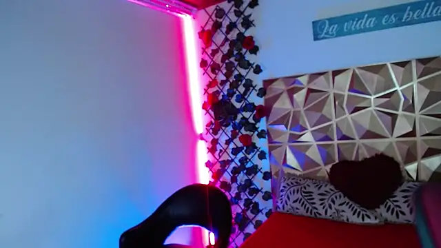 IvyFlame online show from March 21, 5:29 pm