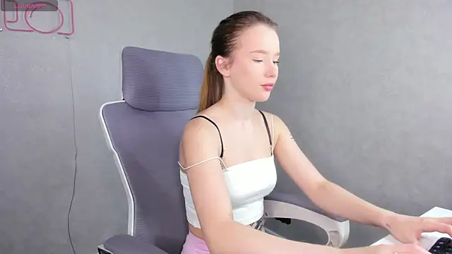 Nicole Vasquez online show from July 23, 1:18 am