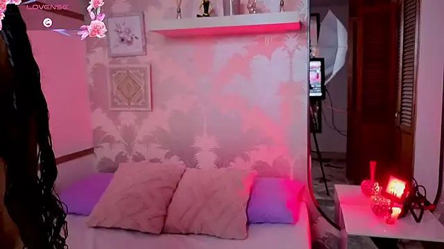 Emma Thompssonn online show from July 3, 12:22 pm