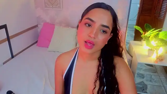 Emma Thompssonn online show from April 29, 1:58 pm