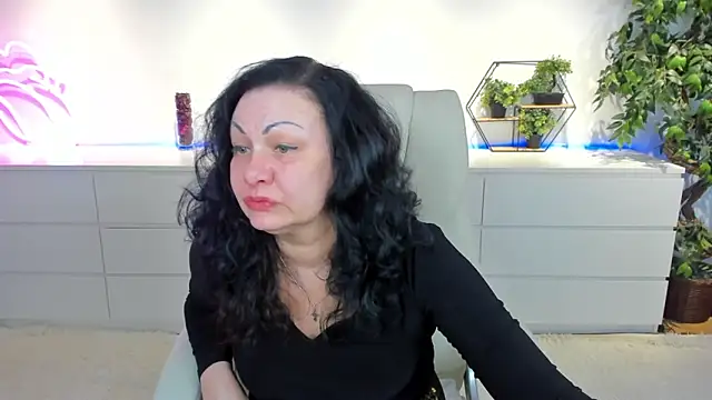 IrissMoon online show from March 14, 6:09 pm