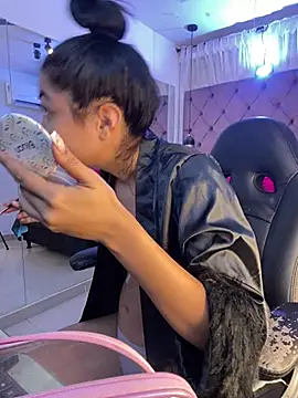 Auri   online show from June 21, 7:29 pm