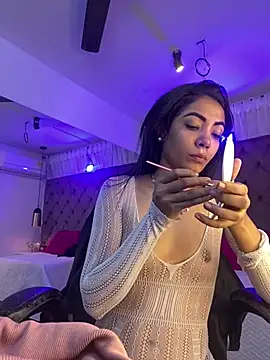 Auri   online show from July 18, 7:49 pm