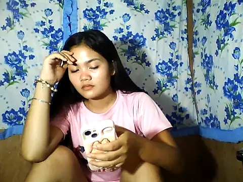 PinaySkinnyJust18 online show from April 29, 10:37 pm