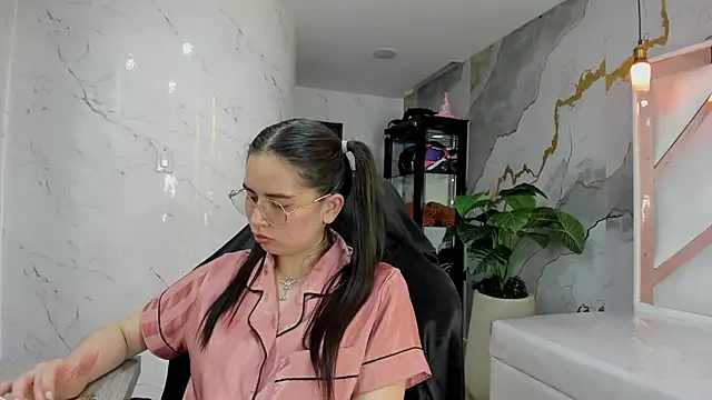 Qetsyah tf online show from April 30, 5:40 pm