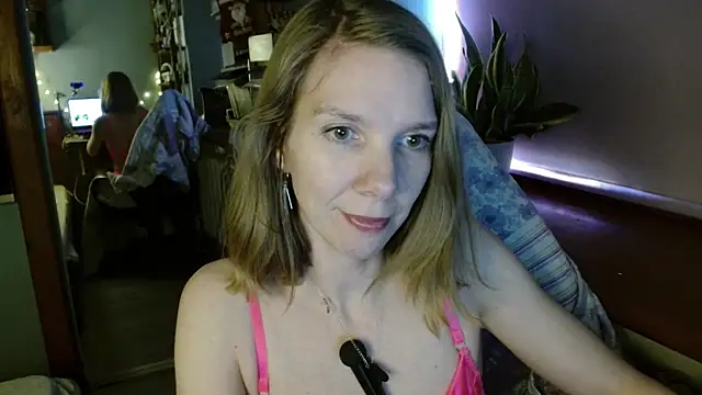 Daisy Lovely online show from April 24, 5:54 am