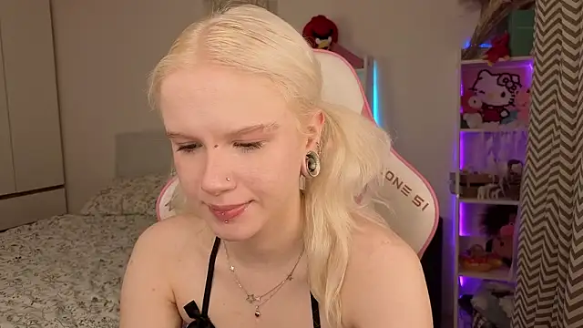 Mia WaterFall online show from March 14, 3:29 am