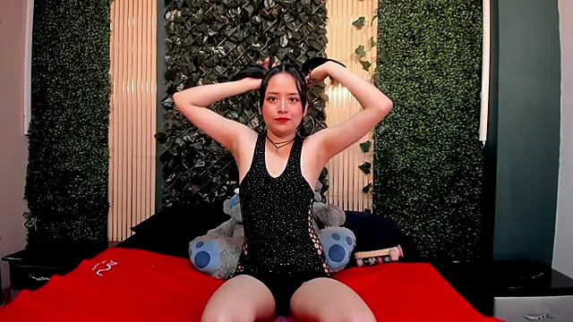 IvyyEmerald online show from February 4, 1:25 pm