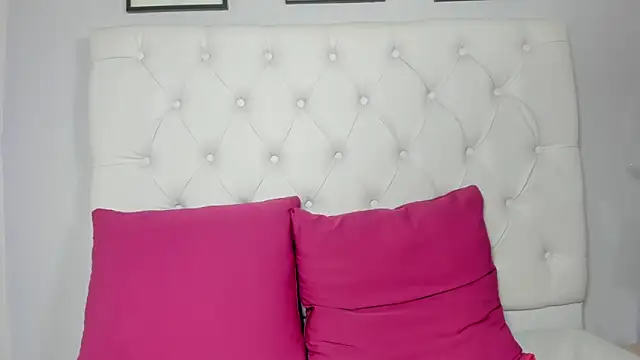 sweett eyes  online show from March 9, 10:24 pm