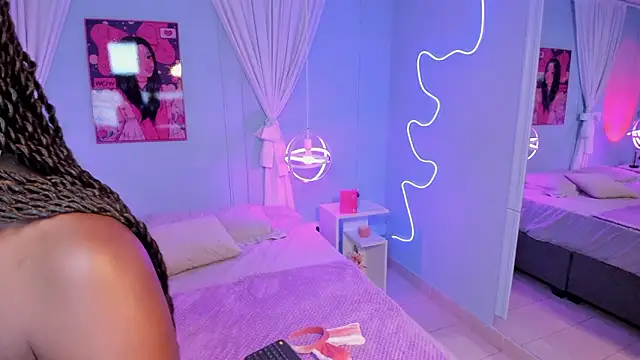 naomi campell online show from March 5, 8:37 pm