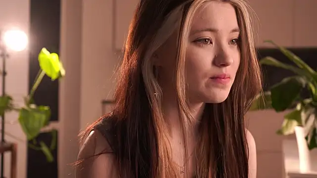 EleniRoeber online show from March 9, 4:21 pm