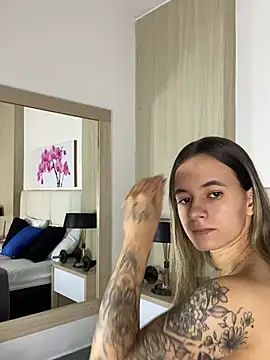 JuliaColemann online show from June 24, 12:04 pm
