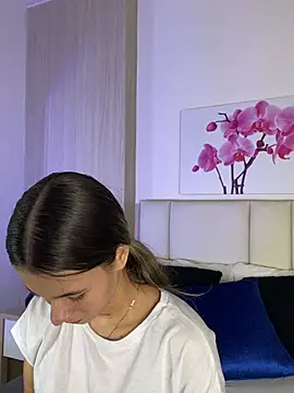 JuliaColemann online show from June 30, 11:53 am