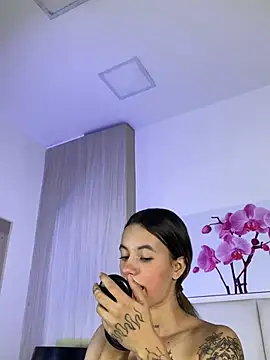 JuliaColemann online show from August 1, 12:07 pm