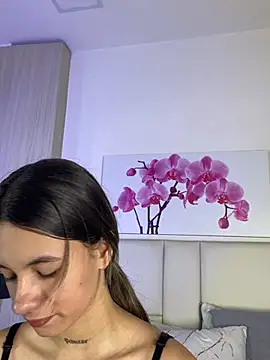 JuliaColemann online show from July 21, 11:44 am