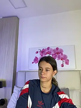 JuliaColemann online show from July 29, 11:54 am