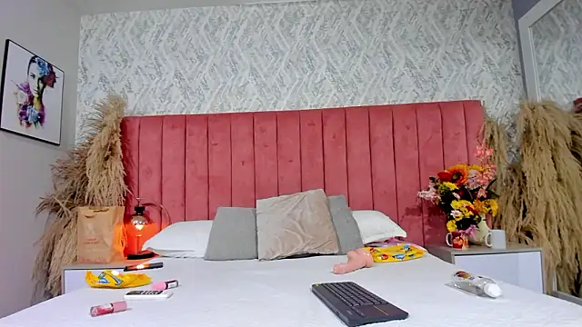 chiarabonds online show from March 8, 5:17 pm