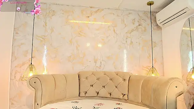 tifanibrown online show from February 4, 12:30 pm