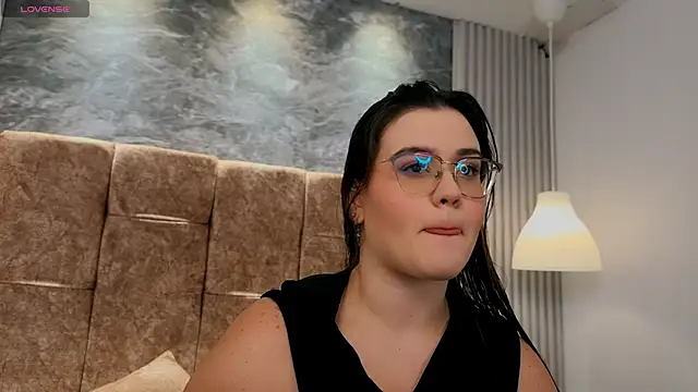 zoe hugeboobs online show from March 11, 11:47 am