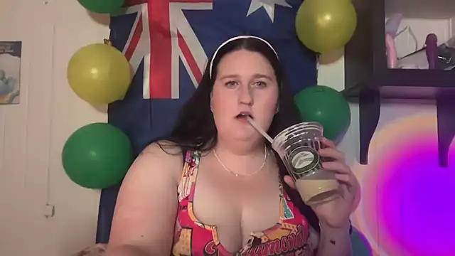 xopeachybaby online show from July 3, 7:25 am