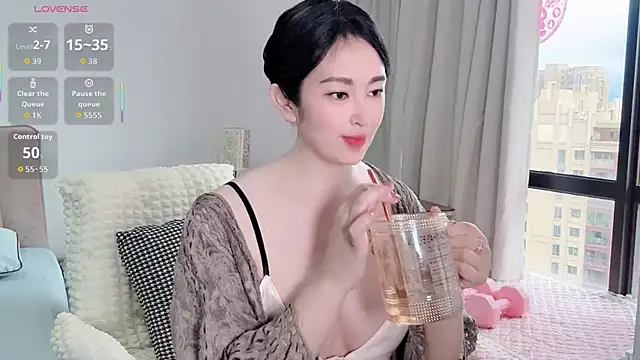 10ve1y online show from July 27, 10:40 pm