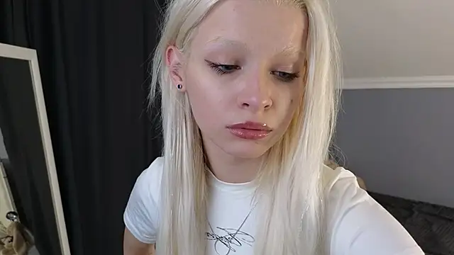 Naomi Demio online show from March 13, 12:17 pm