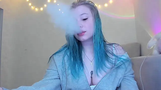 Lulu Di online show from May 15, 7:27 pm