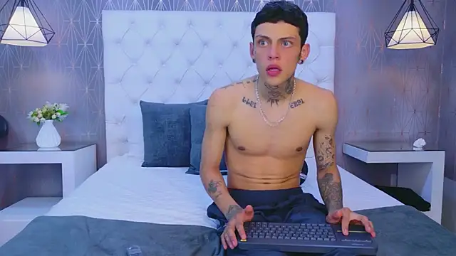 MadyAndEthan online show from March 12, 4:04 am