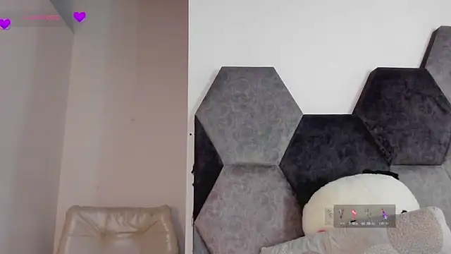 DulceJones online show from March 7, 11:01 pm