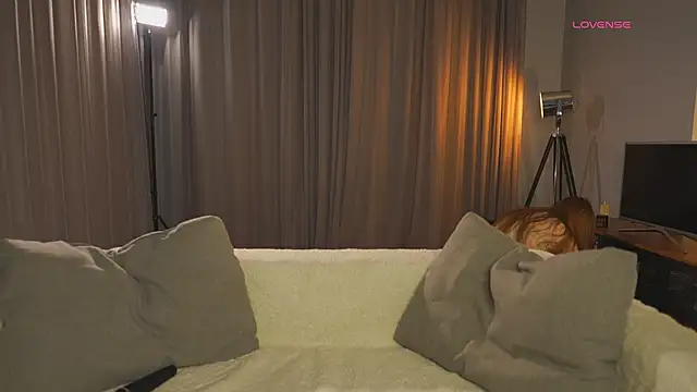 SharaNewbern online show from February 7, 1:59 pm