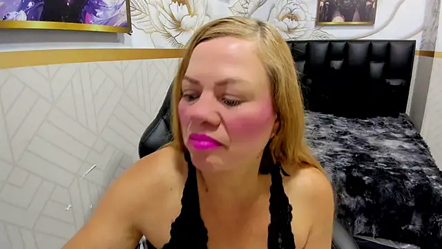 alicee  mature online show from May 5, 7:28 pm