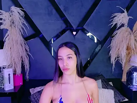 KylieWhitee online show from May 4, 2:21 pm