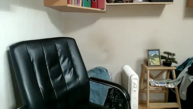 katemodel online show from March 7, 8:32 am