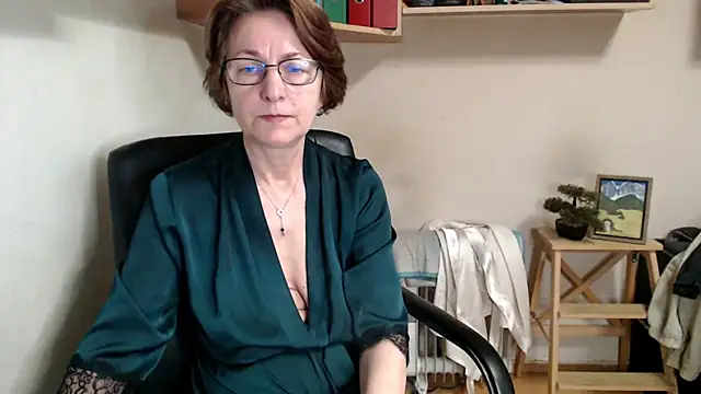 katemodel online show from May 10, 7:10 am