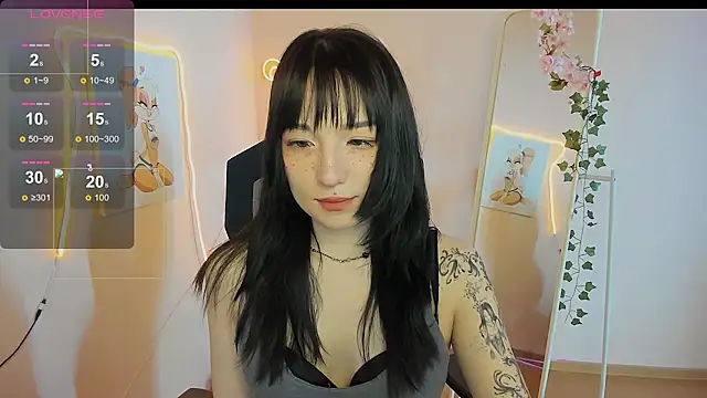 AliceeinWonderlanddd online show from May 2, 2:15 am
