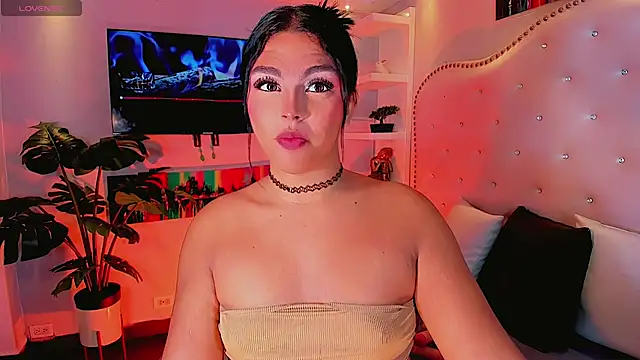 Maia Hotts online show from July 27, 8:06 pm