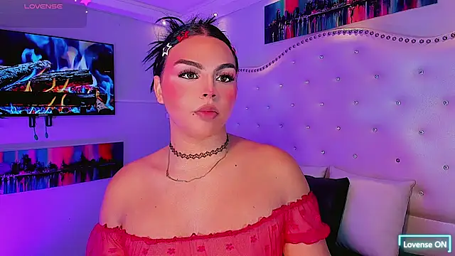 Maia Hotts online show from July 25, 8:16 pm
