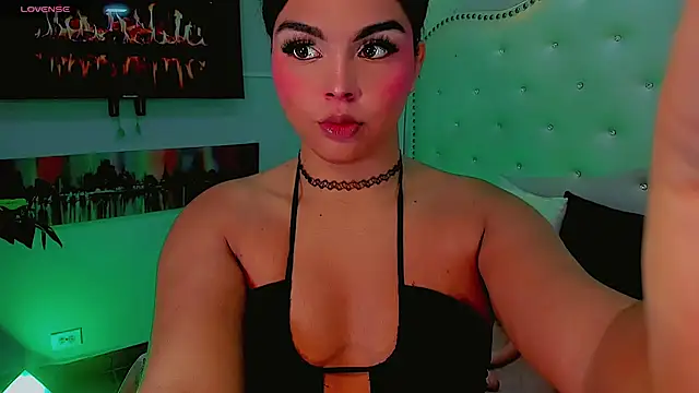 Maia Hotts online show from August 3, 7:52 pm