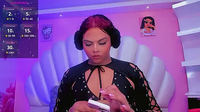 Maia Hotts online show from February 2, 1:21 pm